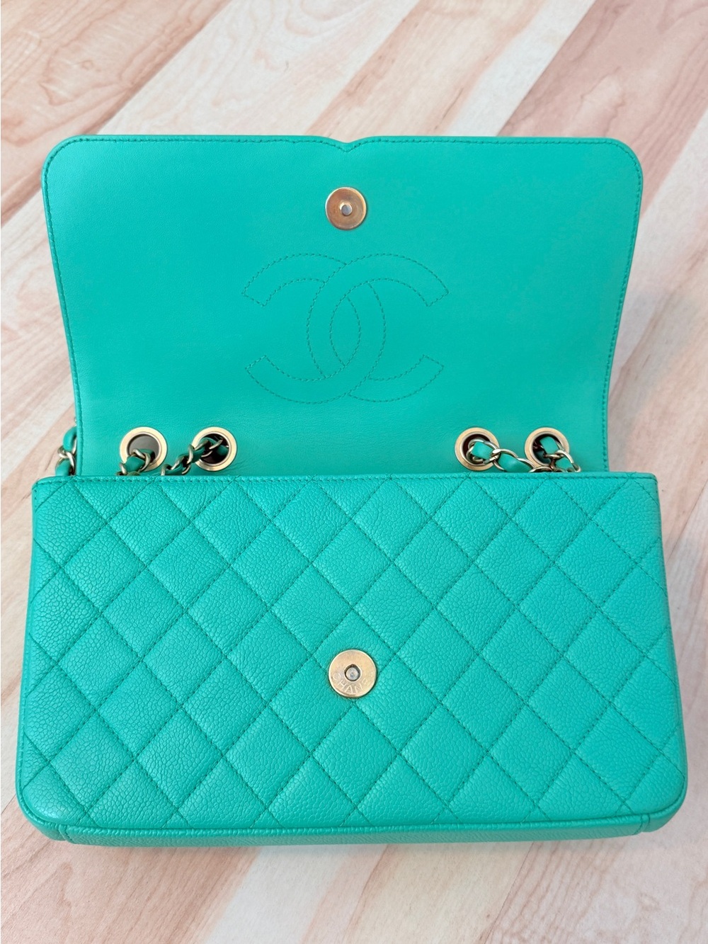 CHANEL Filigree Flap bag, quilted caviar, medium, green - Picture 11 of 13